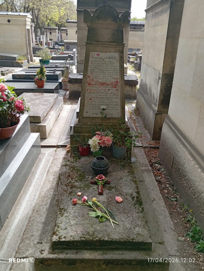 Trop de rouge à lèvres !